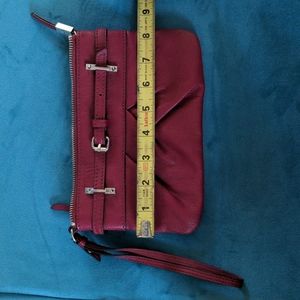 Burgundy wrist handbag